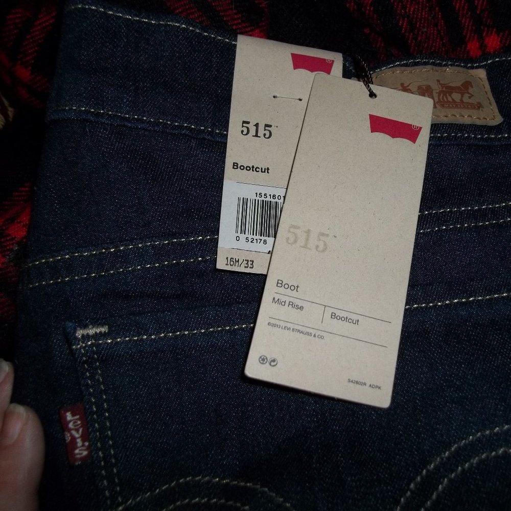 Misses 16M 515 Boot Cut Levi's jeans.